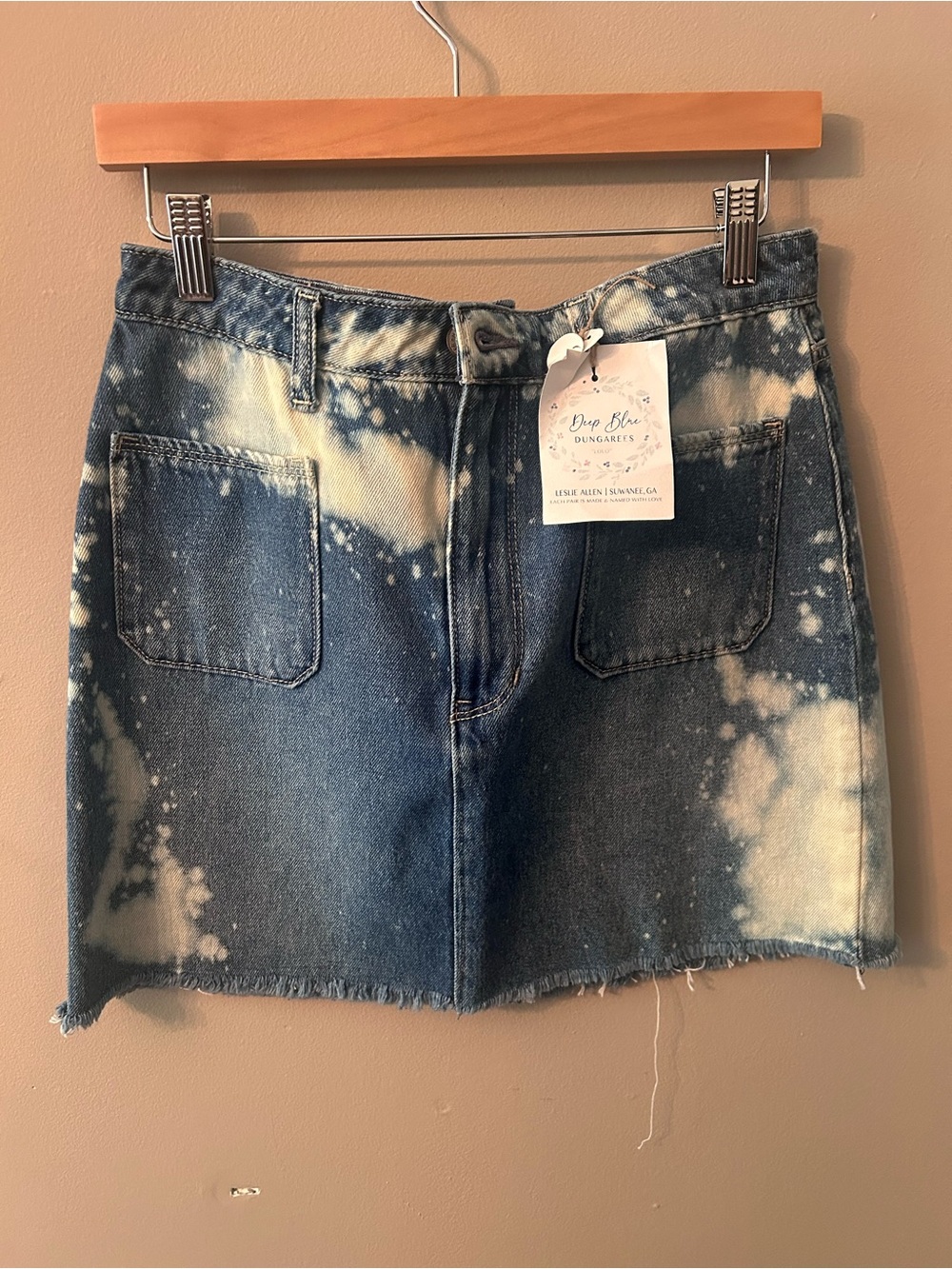 HOLLISTER Bleached Denim Mini Skirt - Blue size 9/10. NEW WITH TAGS